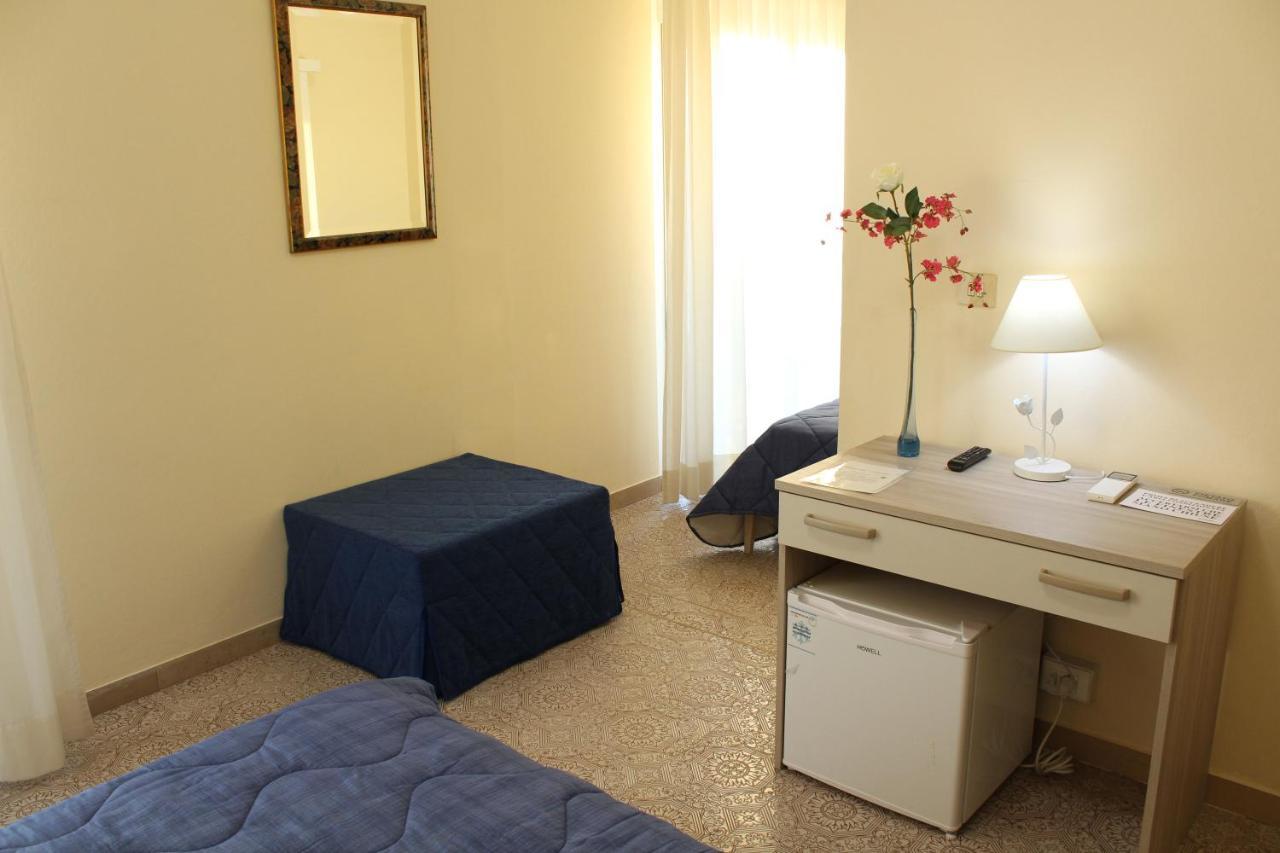 Hotel Luca ليدو دي كامايوري المظهر الخارجي الصورة