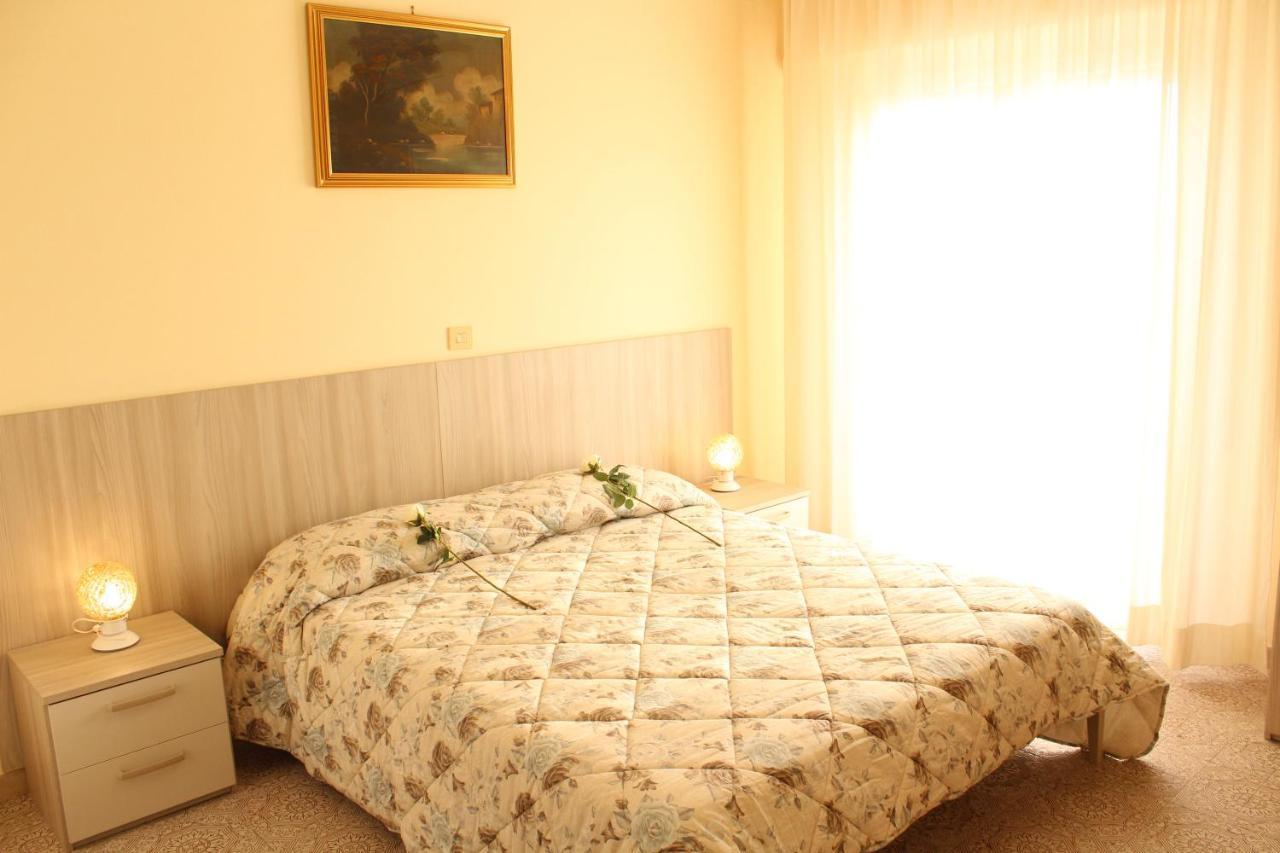 Hotel Luca ليدو دي كامايوري المظهر الخارجي الصورة